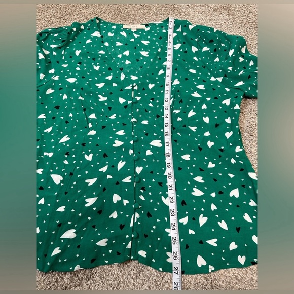 Loft Women’s Long Sleeve V-neck Green Hearts Holiday Festive Blouse Sz 16 - Picture 2 of 9